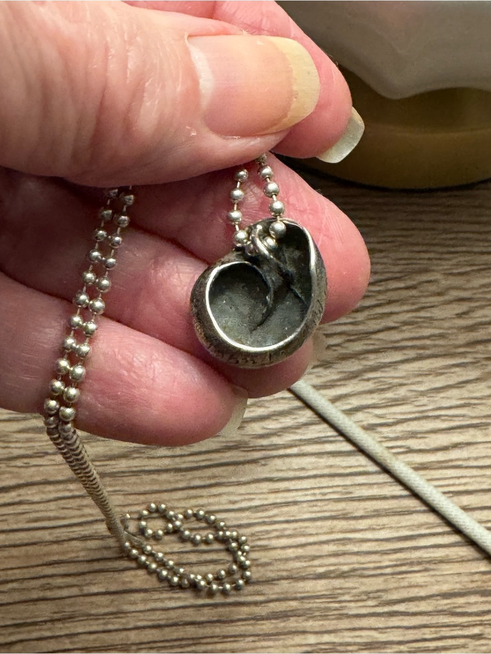 🩶 MIGNON FAGET STERLING SIVER SHELL PENDAT WITH STERLING BALL CHAIN! 🩶🩶 - Picture 4 of 6
